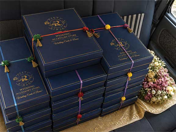 Ceremoney gift box packing